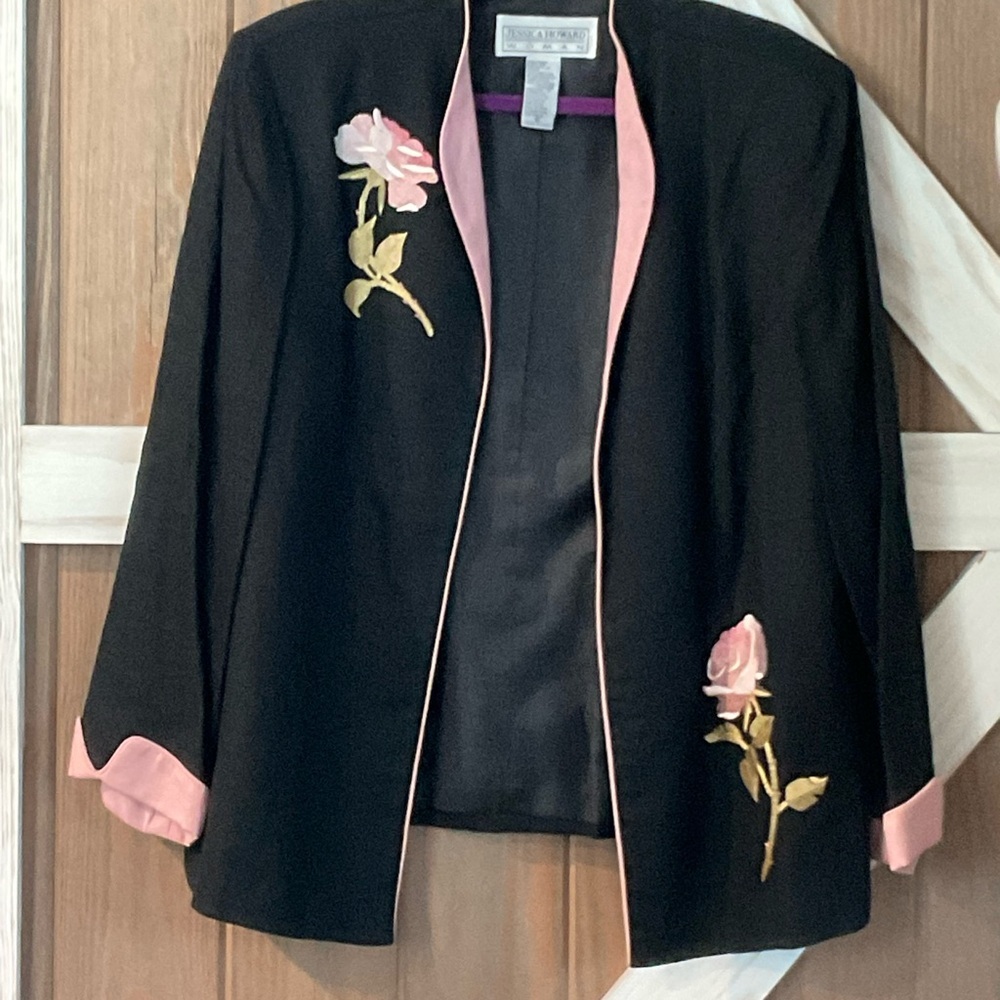Vintage Jessica Howard Black and Pink Blazer with Floral Accents.P2P 24” SIZE 16 - Picture 2 of 5